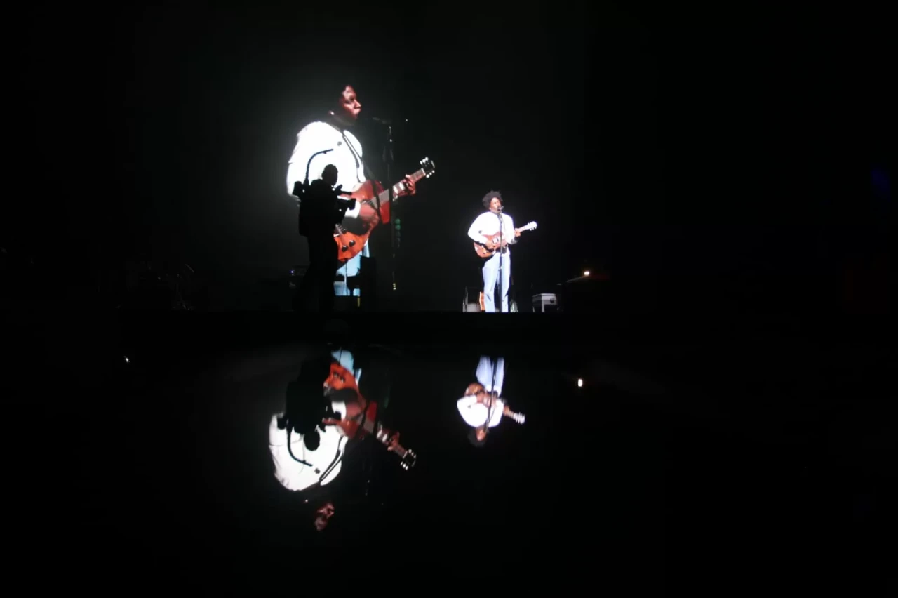 Daniel Caesar Sapa Penggemar...
