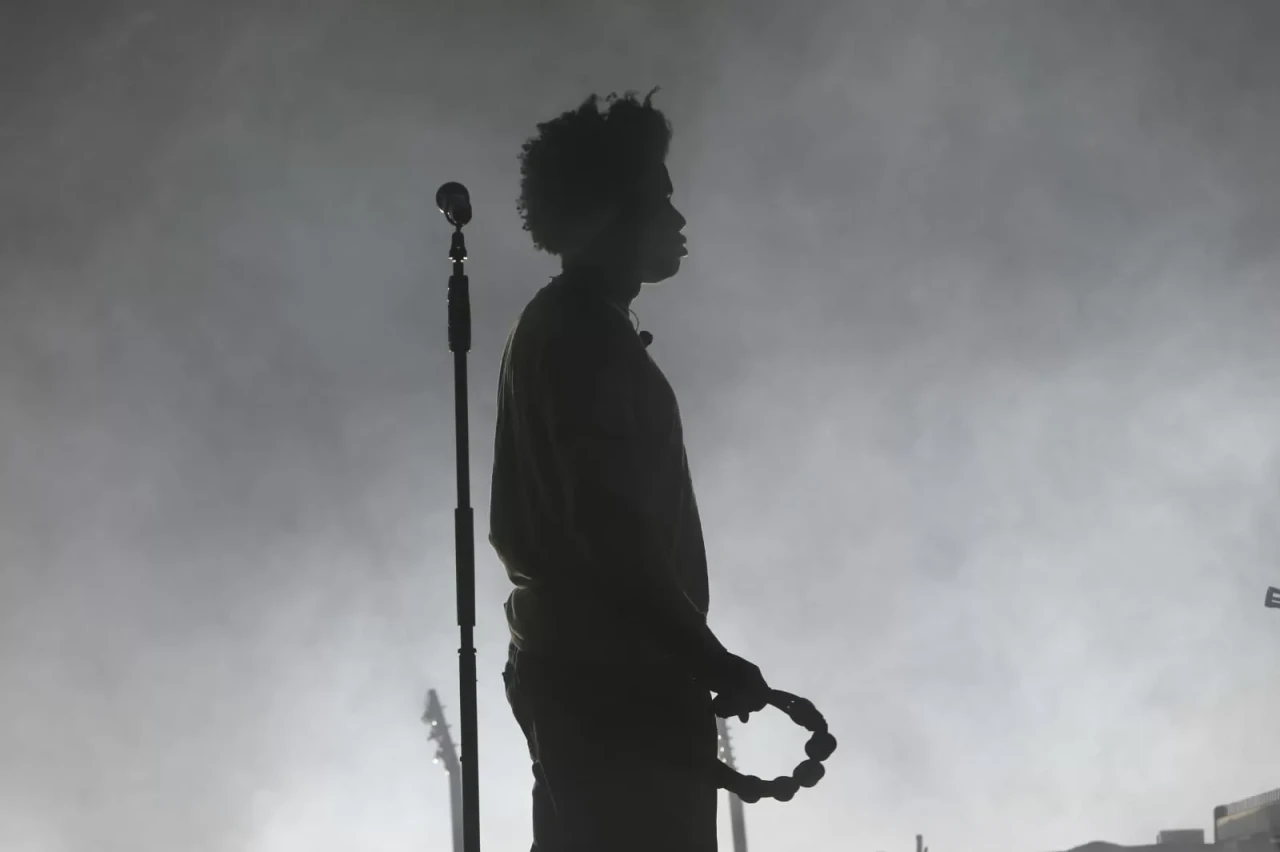 Daniel Caesar Sapa Penggemar...