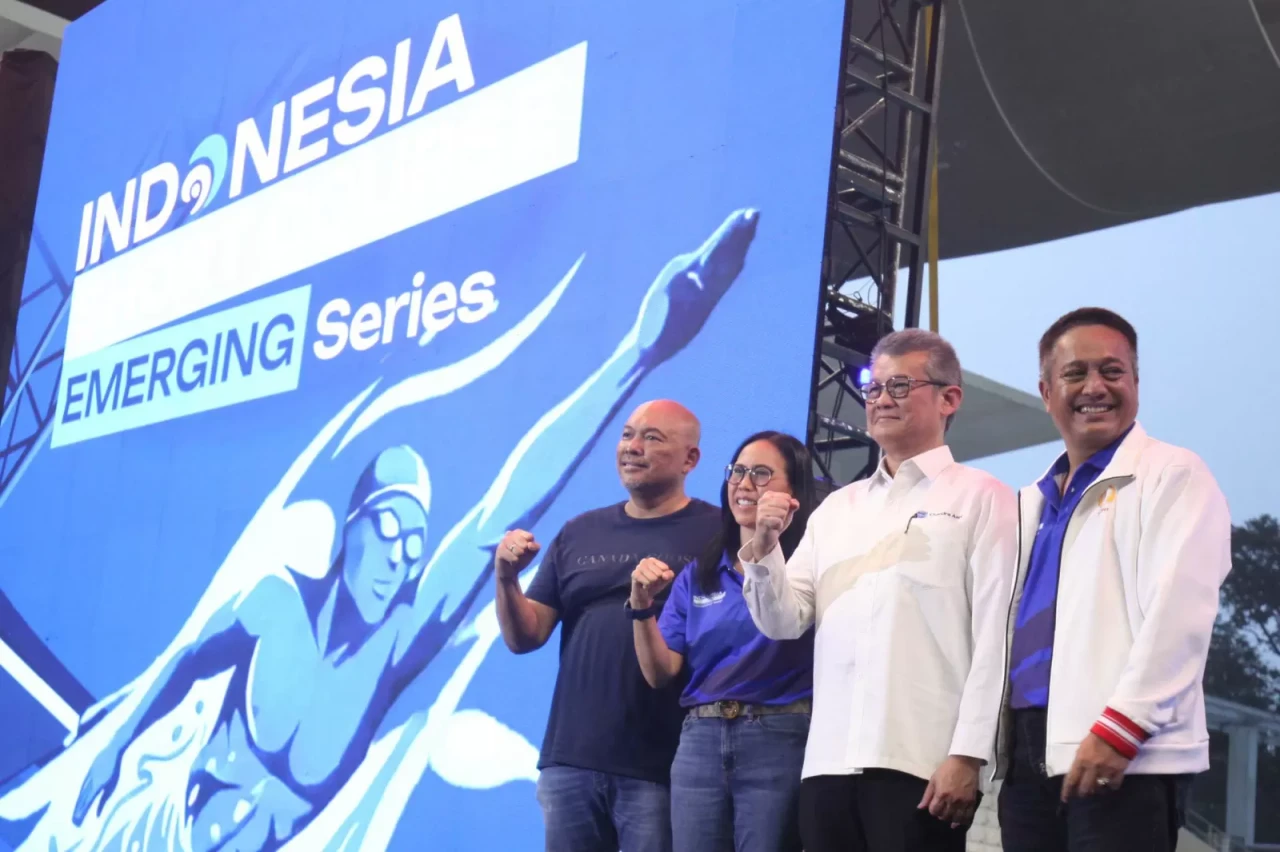 Aksi Perenang Bersaing...