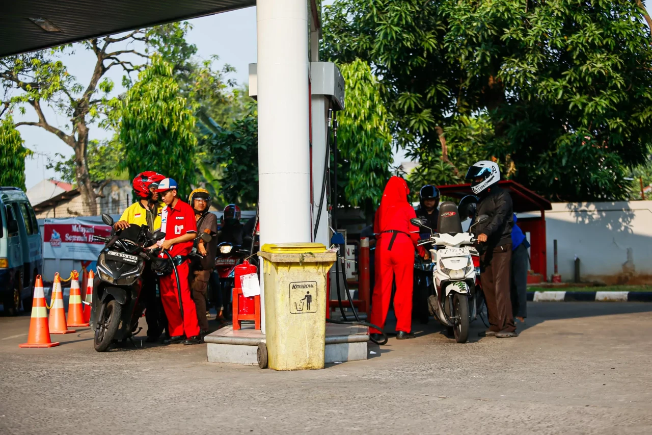 Suasana Pom Bensin Usai...