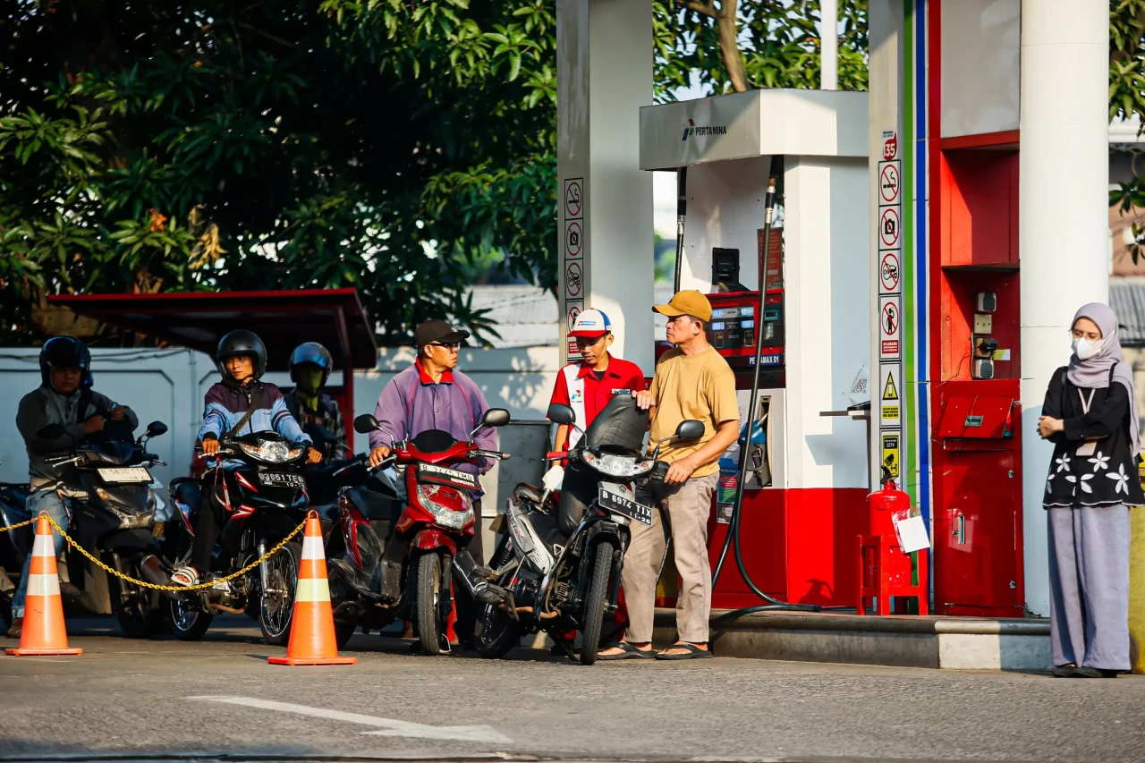 Suasana Pom Bensin Usai...