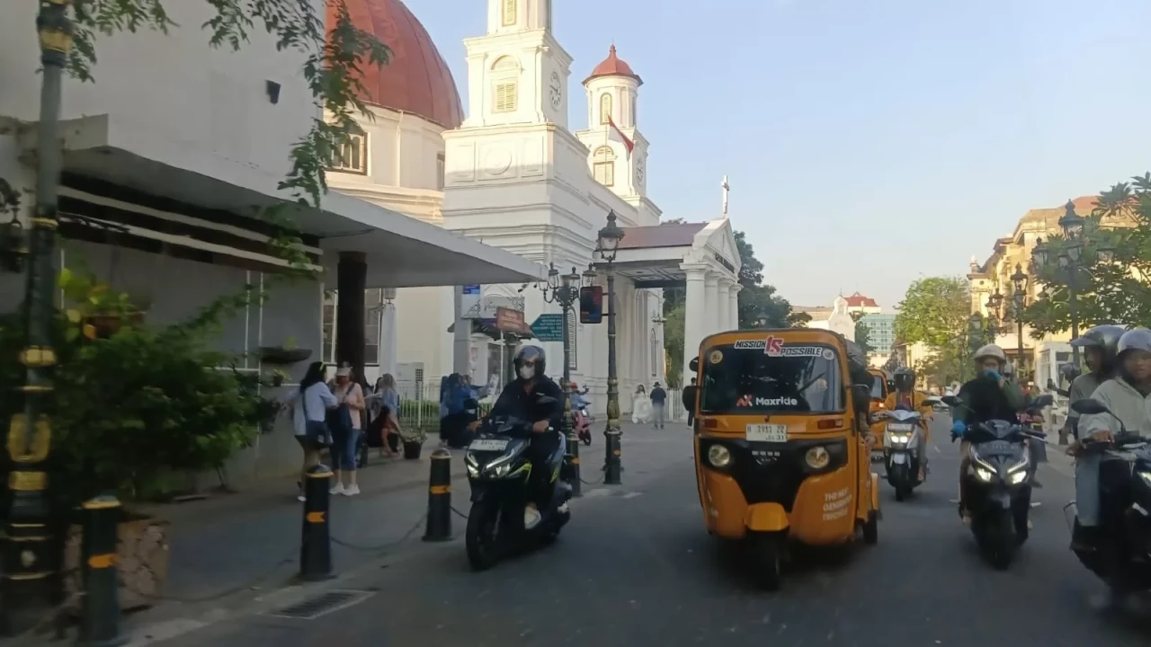 Jalan-Jalan Naik Bajaj...