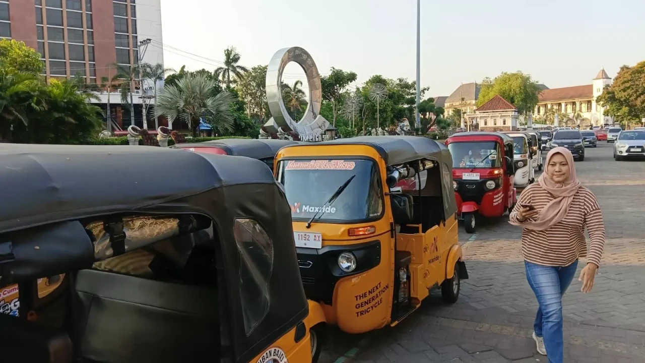 Jalan-Jalan Naik Bajaj...