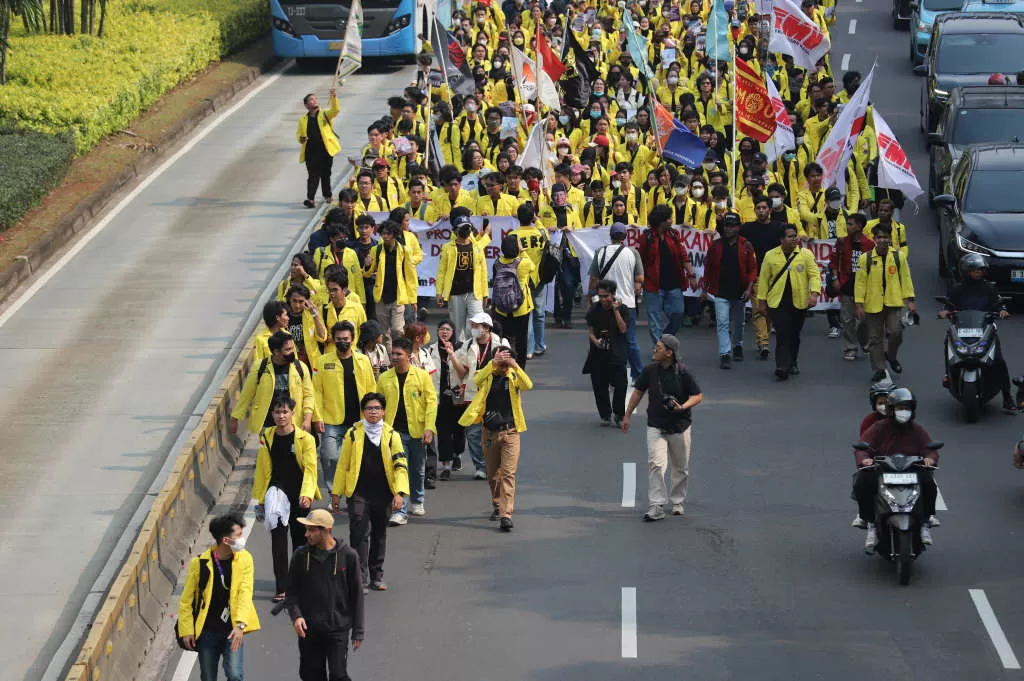 Ratusan Mahasiswa Gelar...