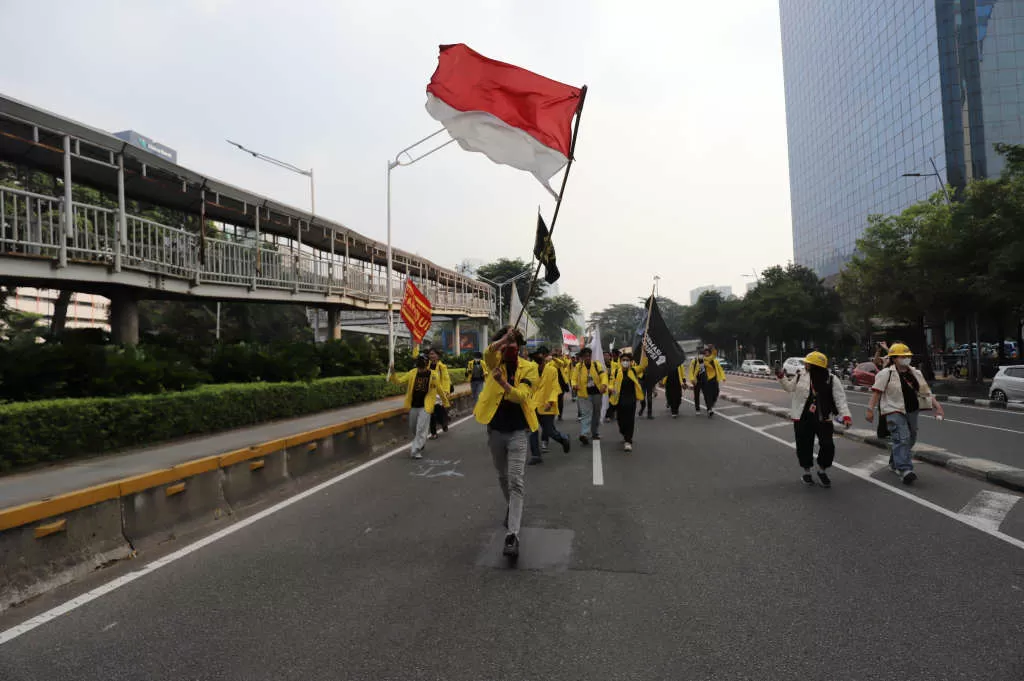 Ratusan Mahasiswa Gelar...