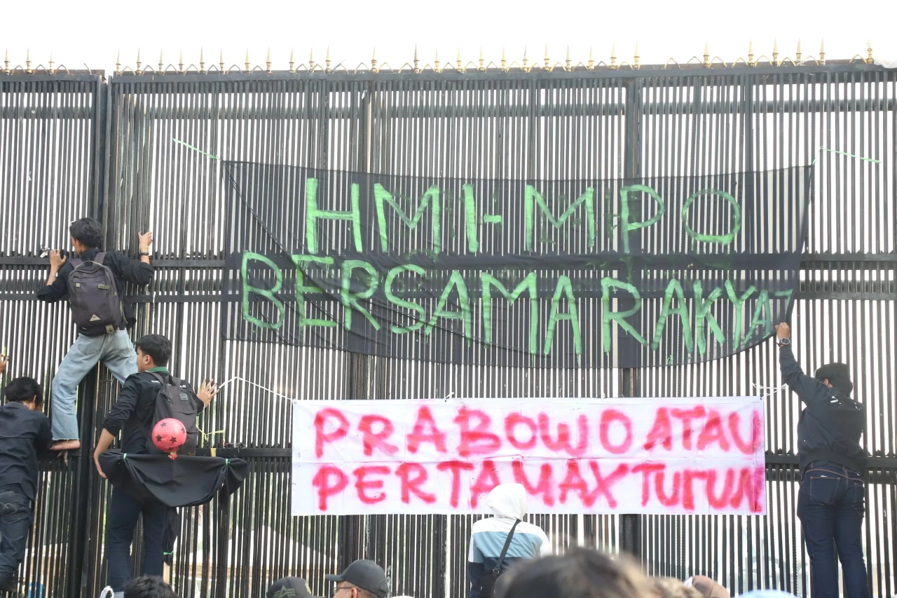 Unjuk Rasa di DPR, Massa...