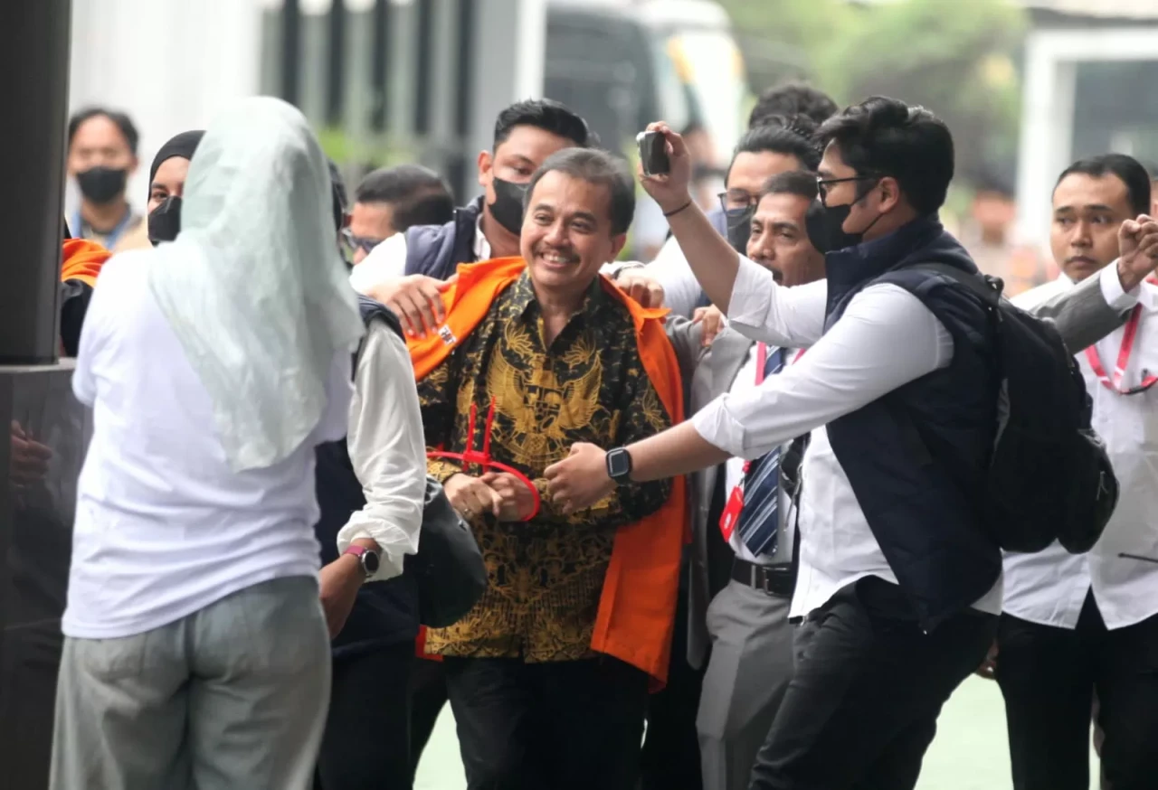 Roy Suryo dan Dokter...