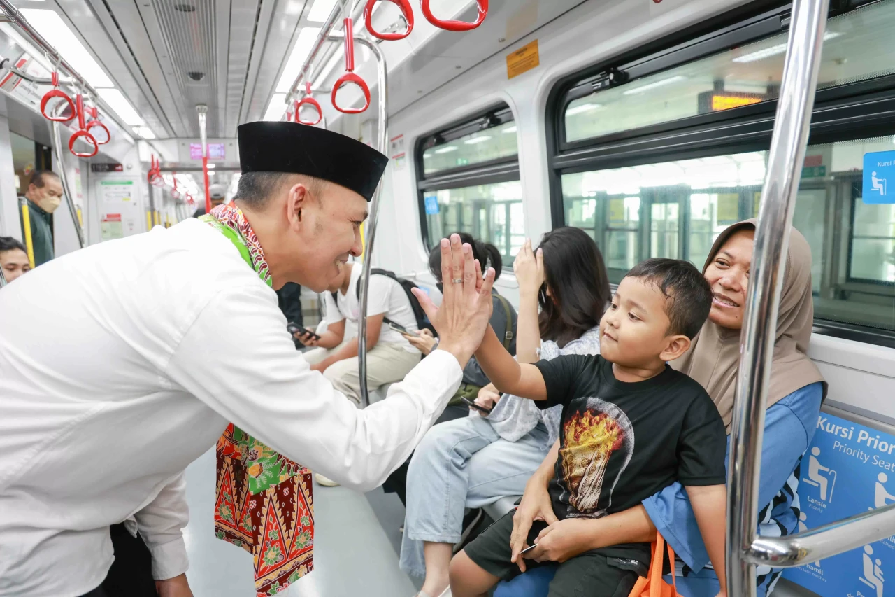 LRT Jakarta Meriahkan...