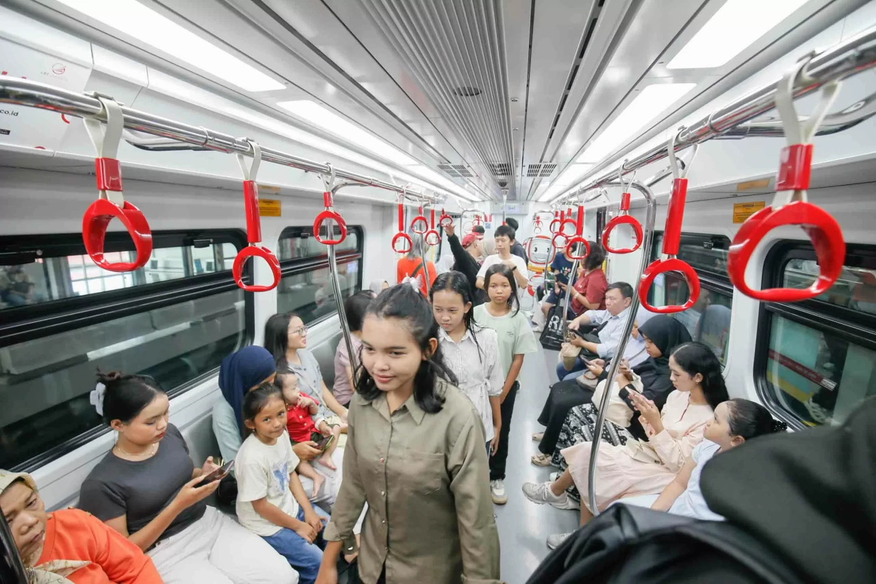 LRT Jakarta Meriahkan...