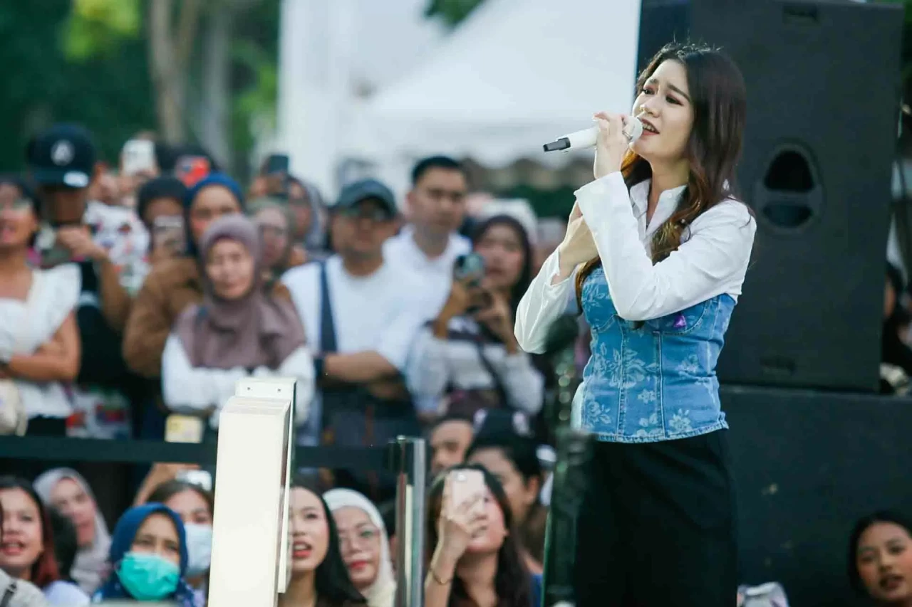 Natasya Sabella Buka...