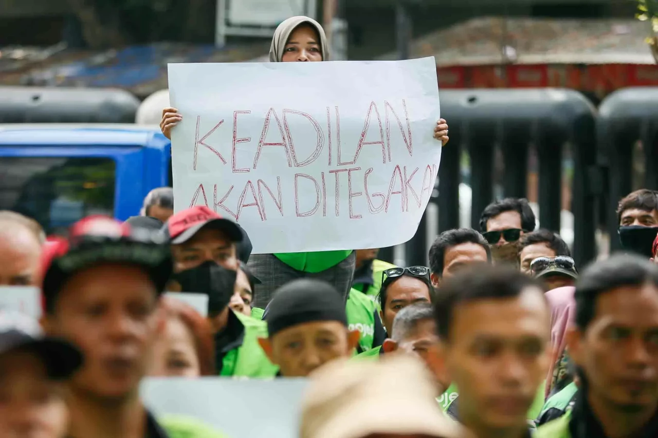 Aksi Ojol Minta Nadiem...