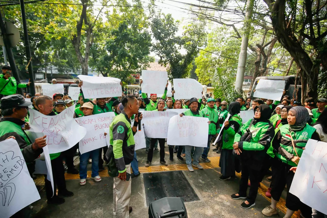 Aksi Ojol Minta Nadiem...