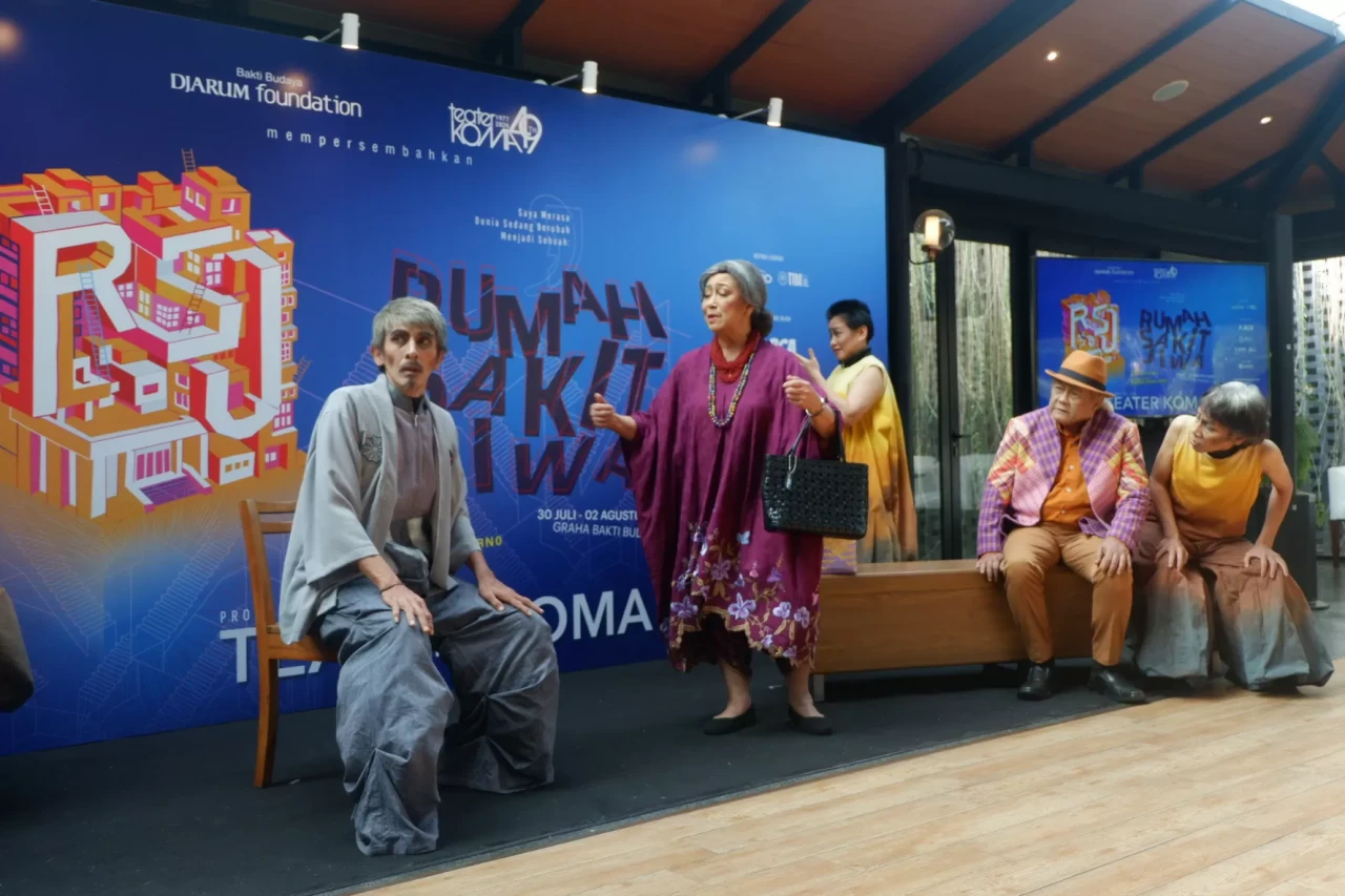 Teater Koma Pentaskan...