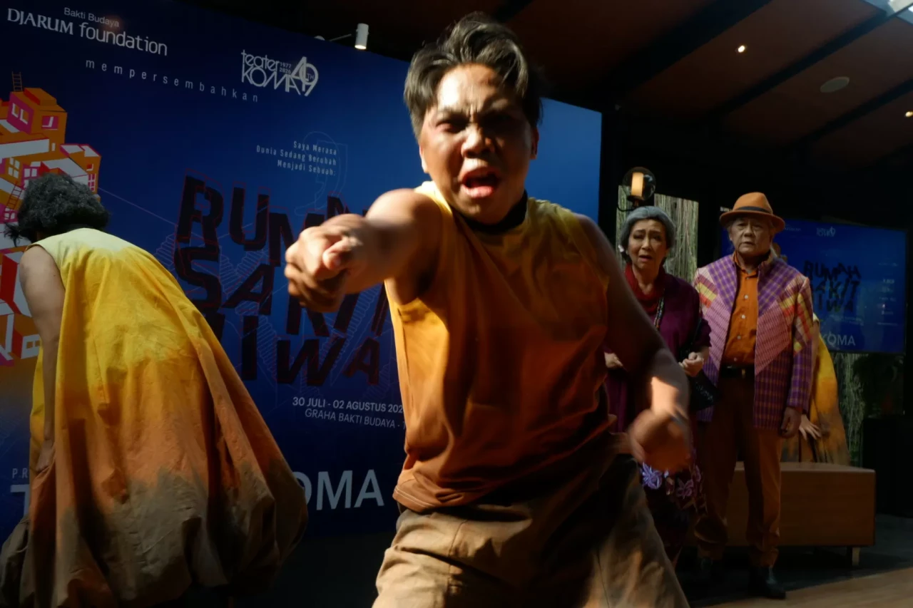 Teater Koma Pentaskan...