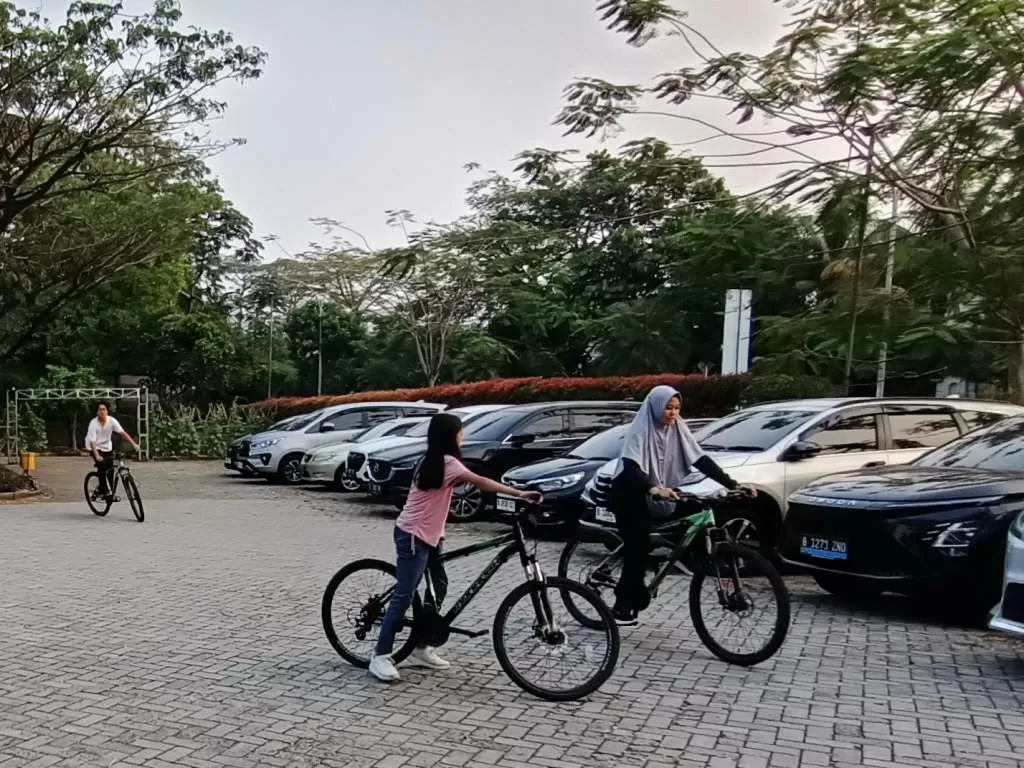 Staycation Full Seru...