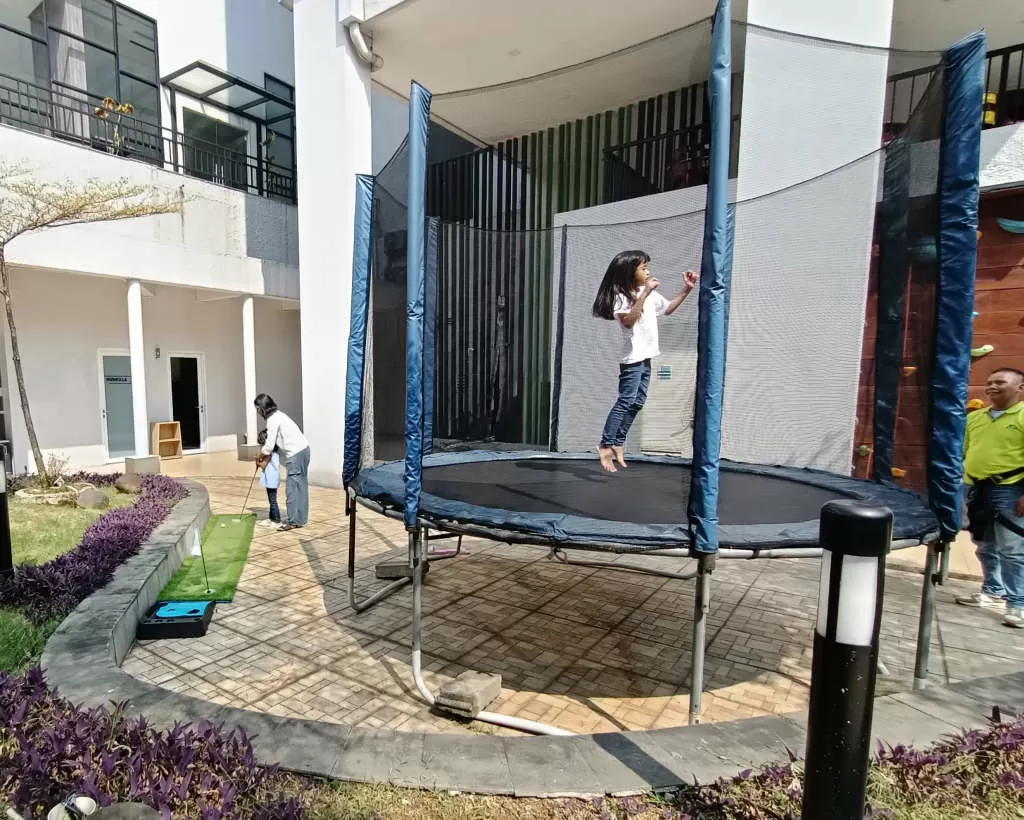 Staycation Full Seru...