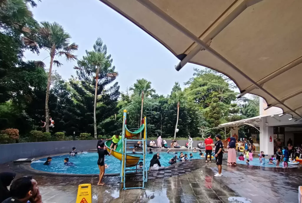 Staycation Full Seru...