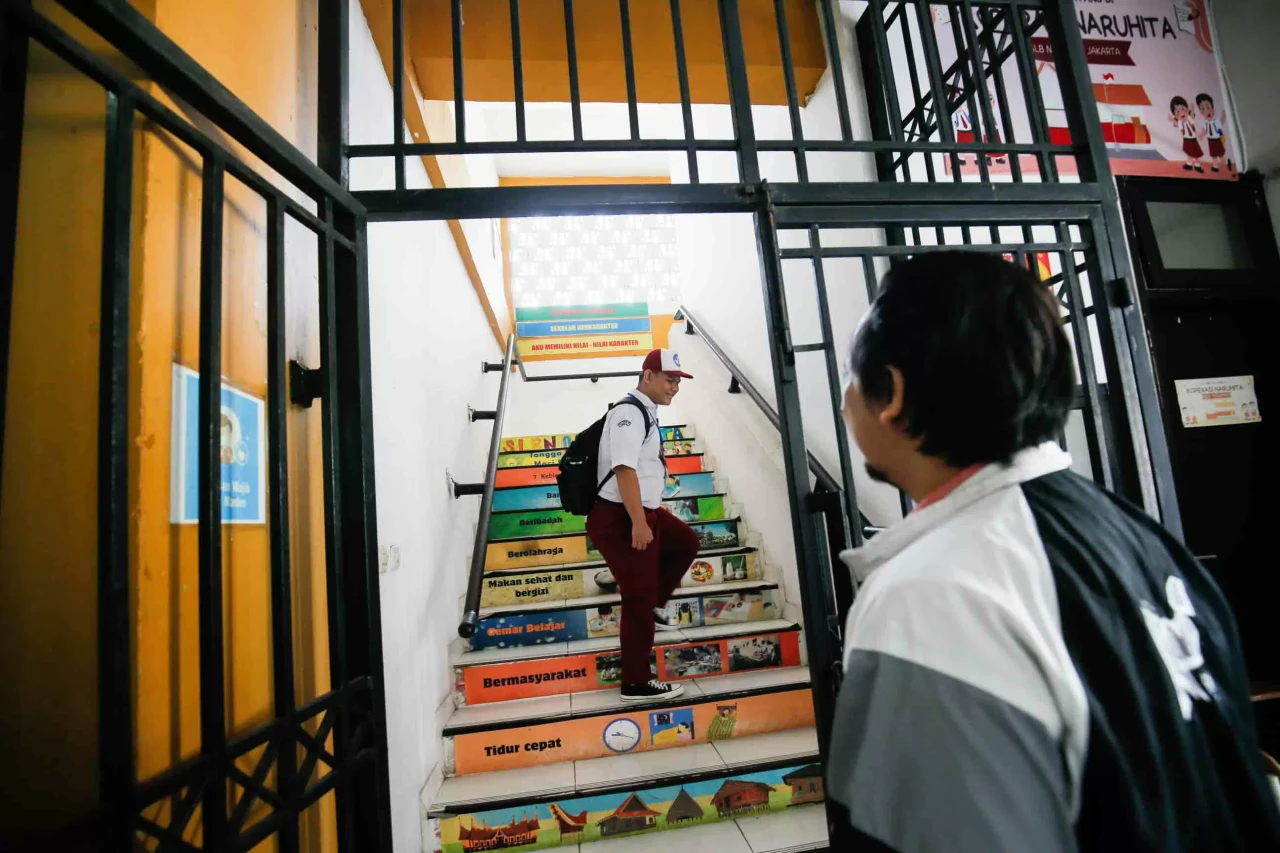 Potret Ayah Antar Sekolah...