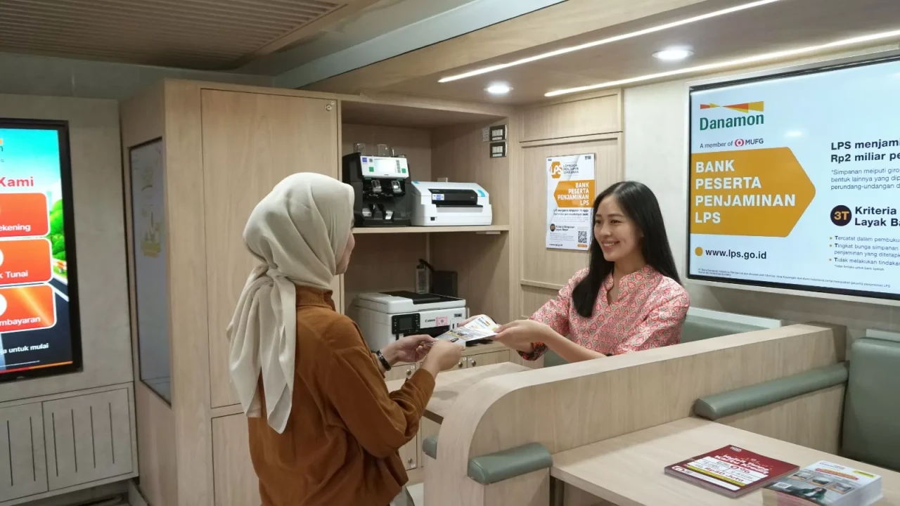 Danamon Rayakan HUT...