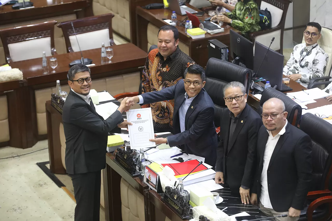 Komisi XI DPR dan Pemerintah...