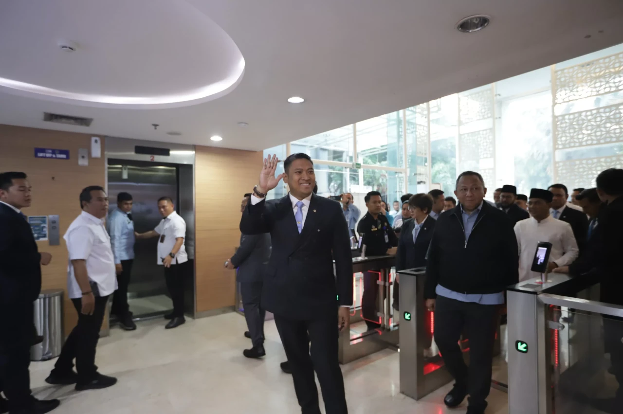 Sudaryono Tiba di Kantor...