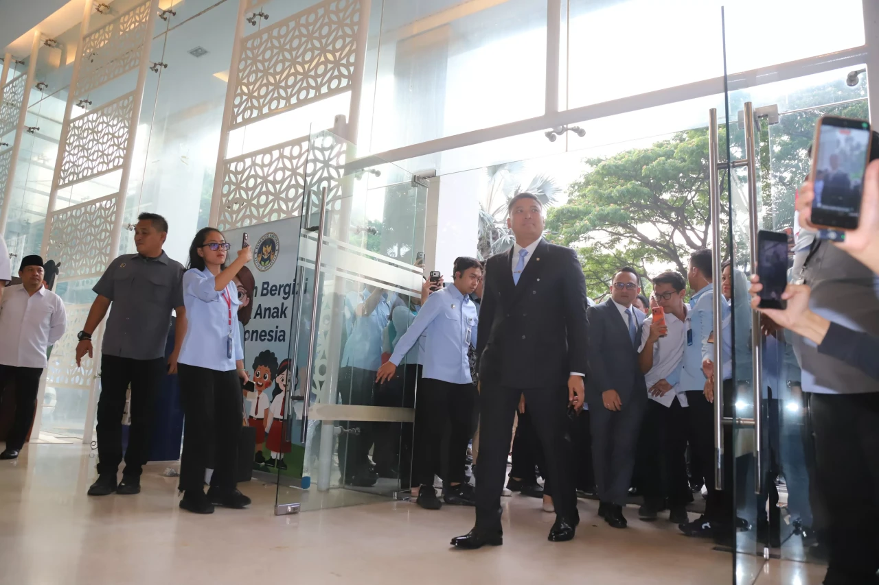 Sudaryono Tiba di Kantor...