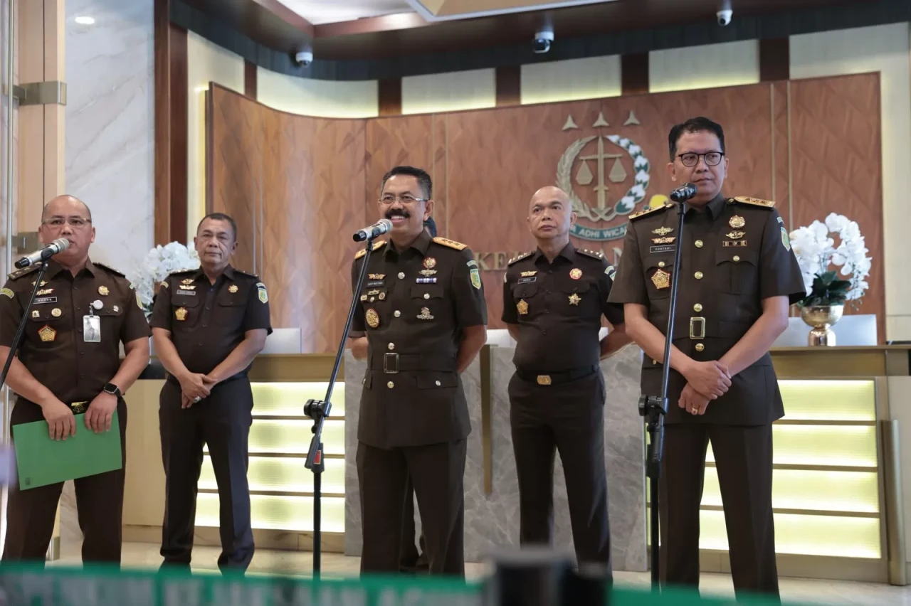 Lima Pejabat Tinggi...