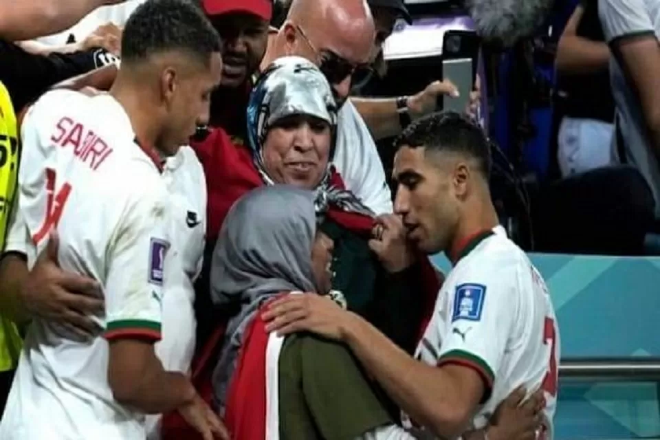 10 Cara Berbakti kepada Ibu Menurut Islam, Terinspirasi Momen Haru Timnas Maroko di Piala Dunia 2026