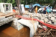 Perbaikan Jalan Ambles...
