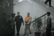 KPK Tahan Bupati Lombok...