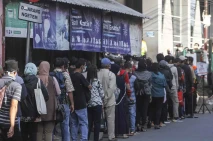 Antrean Panjang Penumpang...