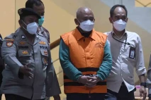 Tangan Diborgol, Wali...