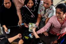 Warga Serbu Operasi...