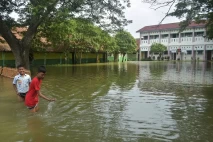Banjir Rendam Desa Buni...