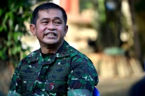 Panglima TNI Tunjuk...