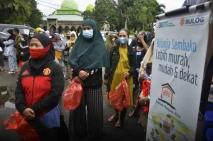 Warga Gowa Serbu Pasar...