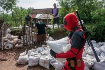 Rela Angkat Pasir, Deadpool...