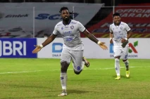 Arema Bungkam Persita...