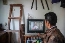 Kominfo Hentikan Siaran...