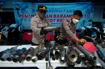 Polres Tegal Musnahkan...