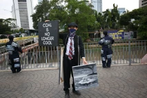 Aksi Seniman Terhadap...