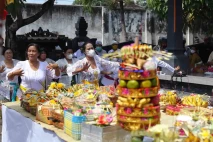 Upacara Melasti Jelang...