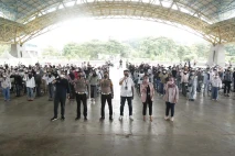 Ratusan Perempuan AO...