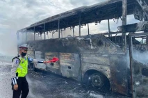 Kebakaran Bus di Tol...