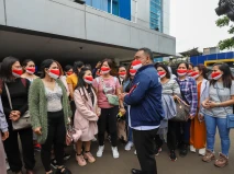 BP2MI Pulangkan Pekerja...