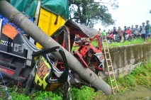 Sopir Ngantuk, Truk...