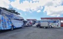 Bus dan Truk di Makassar...