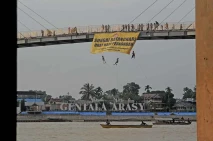 Pembentangan Spanduk...