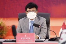 Menteri Johnny Ajak...