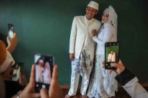 Bikin Baper Jomblo,...